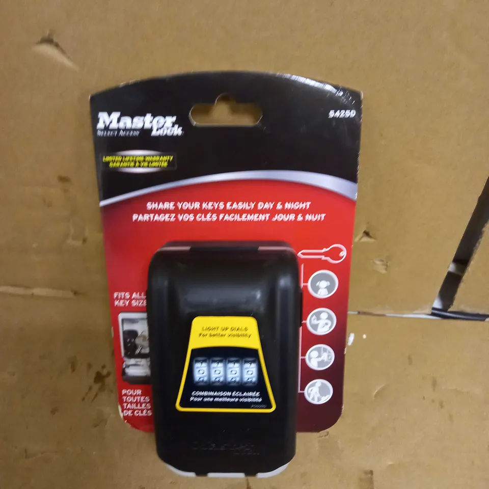 MASTER LOCK COMBINATION LOCK