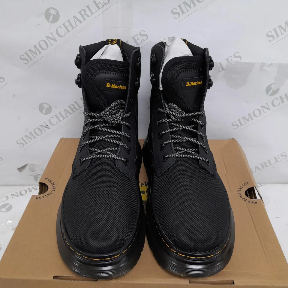 BOXED PAIR OF DR MARTENS EXTRA TOUGH TARIK BOOTS IN BLACK - UK 7 