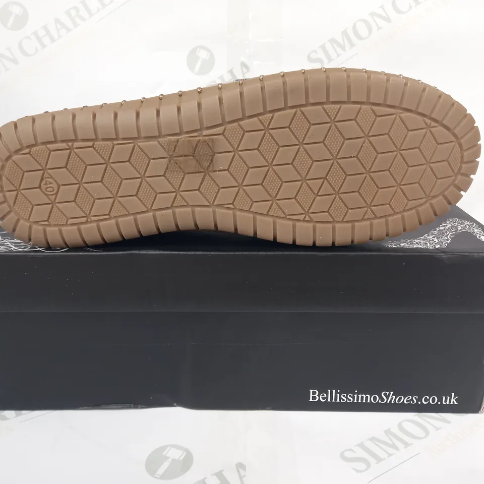 BOXED PAIR OF BELLISSIMO SLIP-ON SHOES IN MULTICOLOUR SIZE 7