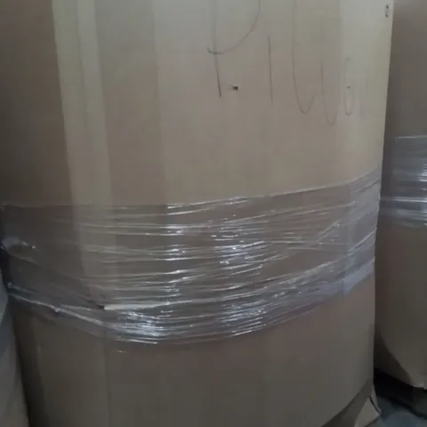 PALLET CONTAINING A LARGE QUANTITY OF PILLOWS 