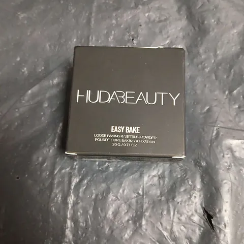 HUDA BEAUTY EASY BAKE LOOSE BAKING & SETTING POWDER – POUND CAKE (20 G)