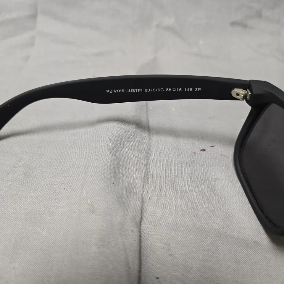 RAY-BAN RB4165 JUSTIN SUNGLASSES – BLACK