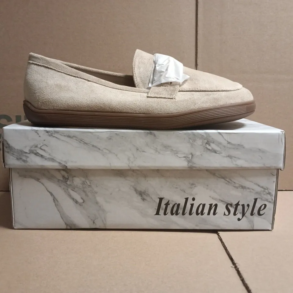 BOXED PAIR OF SEASTAR SHOES IN KHAKI SIZE EU 38