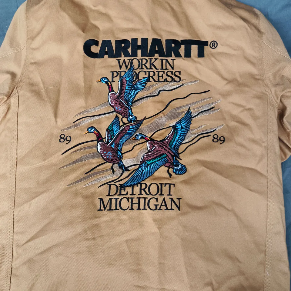 CARHARTT WORK IN PROGRESS JACKET – TAN WITH DETROIT MICHIGAN BACK EMBROIDERY SIZE SMALL