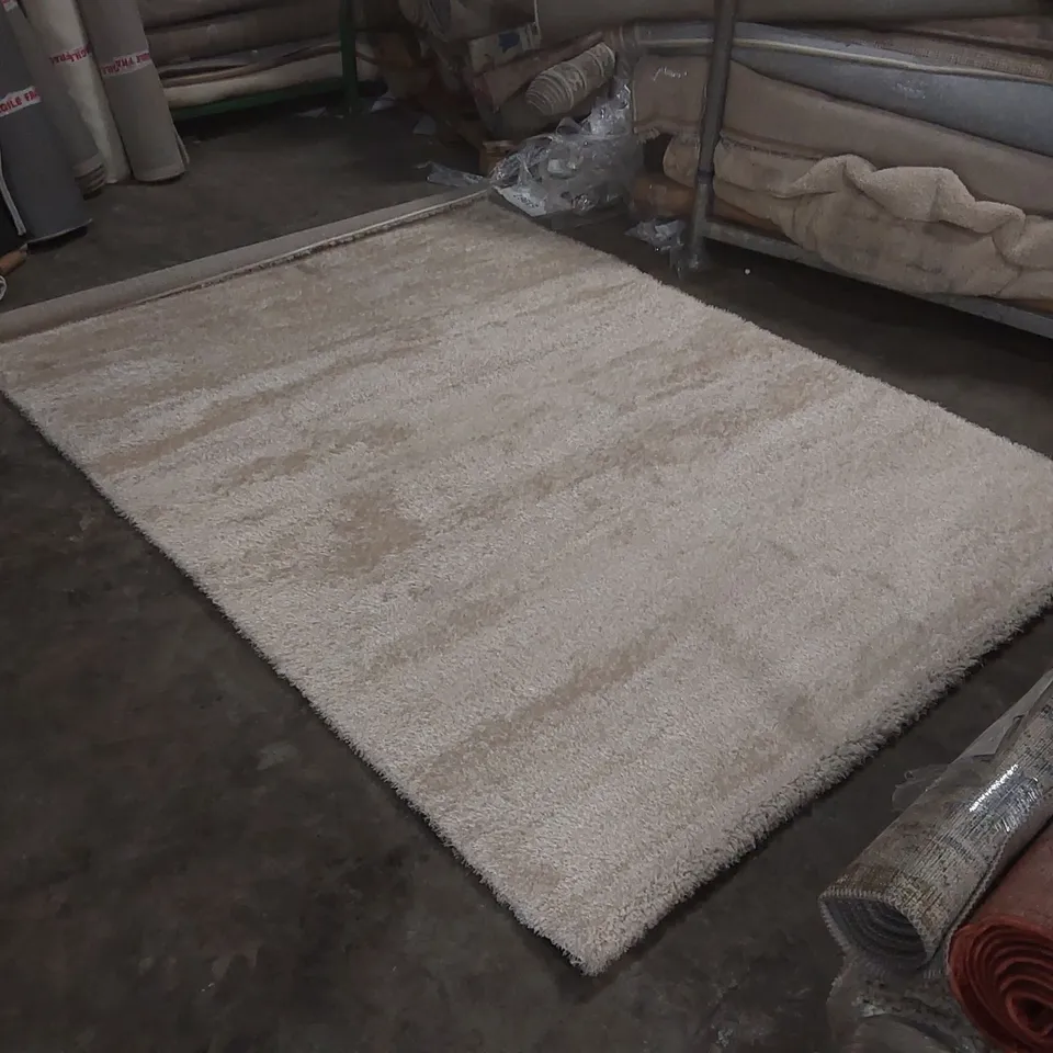 QUALITY DESIGNER FLUFFY RUG - APPROXIMATELY 285 x 200cm
