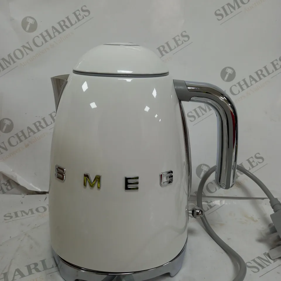 BOXED SMEG KETTLE - WHITE RRP £129.99