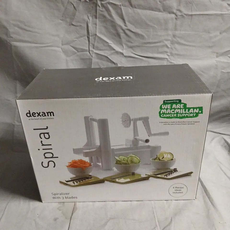 SEALED KITCHEN SPIRALIZER WITH 3 BLADES