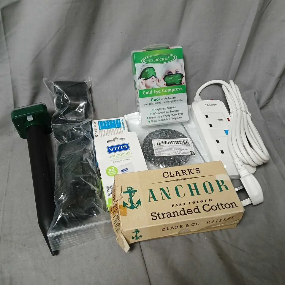 APPROXIMATELY 15 ASSORTED HOUSEHOLD ITEMS TO INCLUDE MINI EXTENSION LEAD, COLD EYE COMPRESS, COTTON, ETC