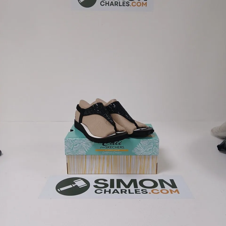 SKECHERS MEDITATION LUXE SANDAL - BLACK - UK 4