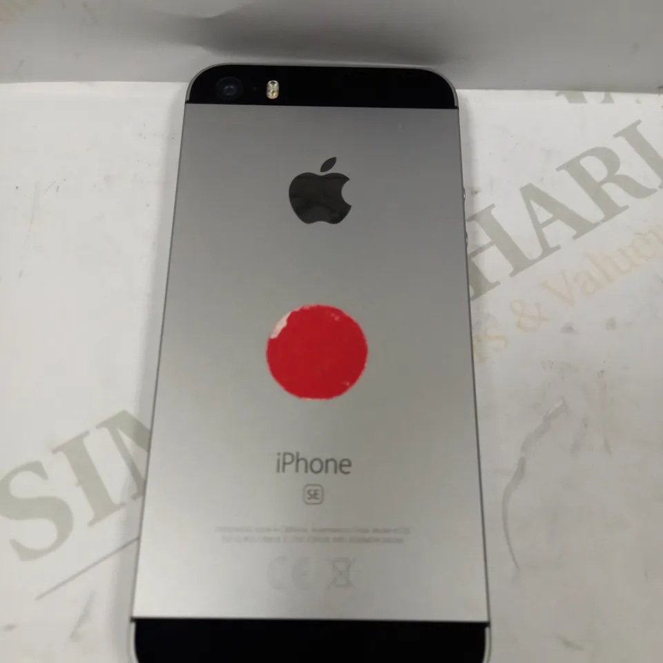 APPLE IPHONE SE (1ST GENERATION) - SILVER 