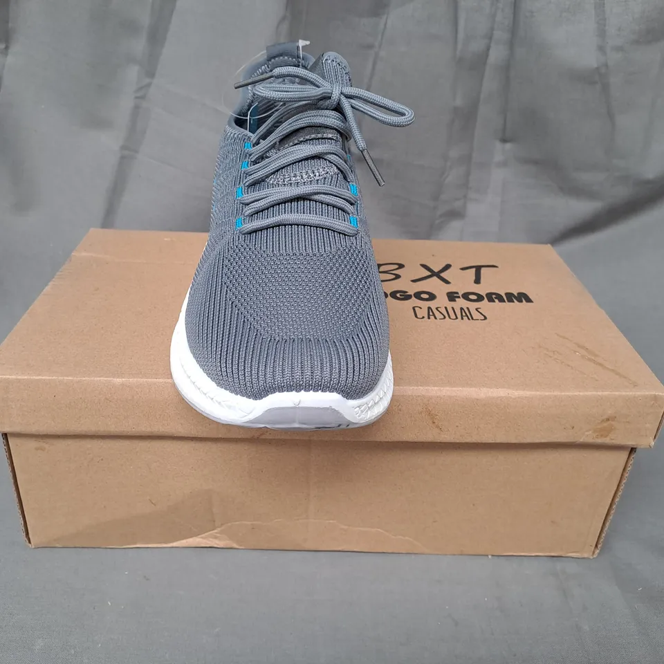 BOXED PAIR OF BXT YOGO FOAM CASUALS KNIT SHOES IN GREY SIZE 8