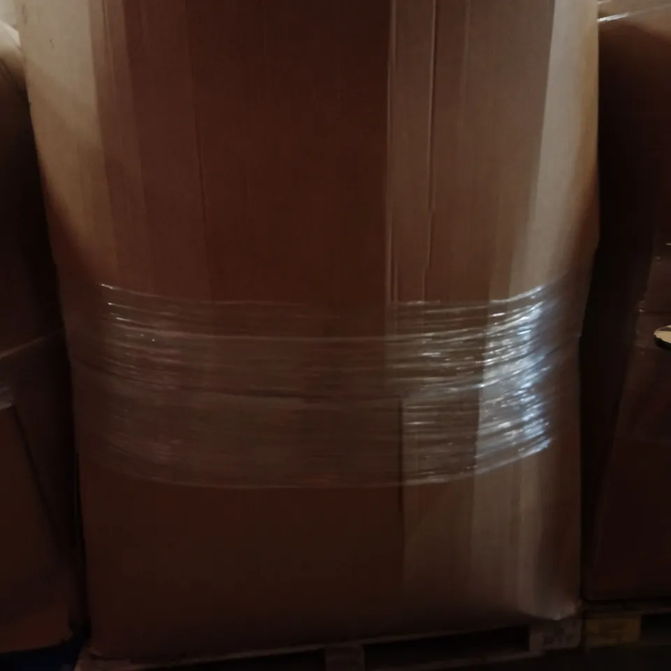 PALLET CONTAINING A LARGE QUANTITY OF PILLOWS