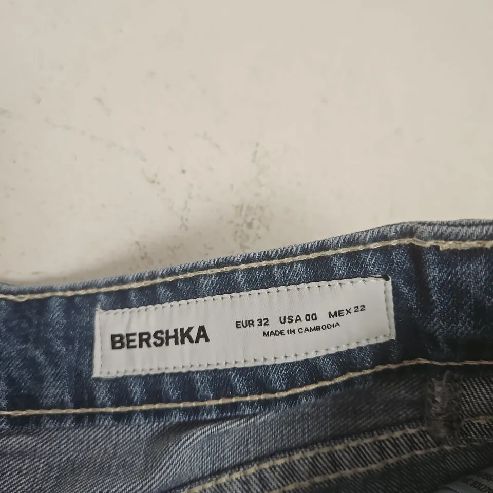 BERSHKA BARREL CROPPED JEANS – DENIM BLUE, UK 4 (EU 32) – WOMEN'S