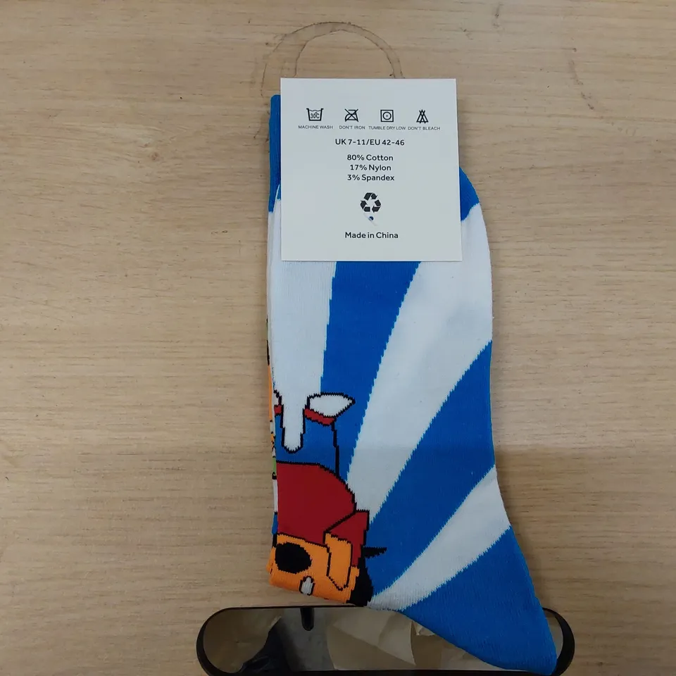 BOX OF APPROXIMATELY 360 PAIRS OF BRAND NEW BIER CO SOCKS (1 BOX)