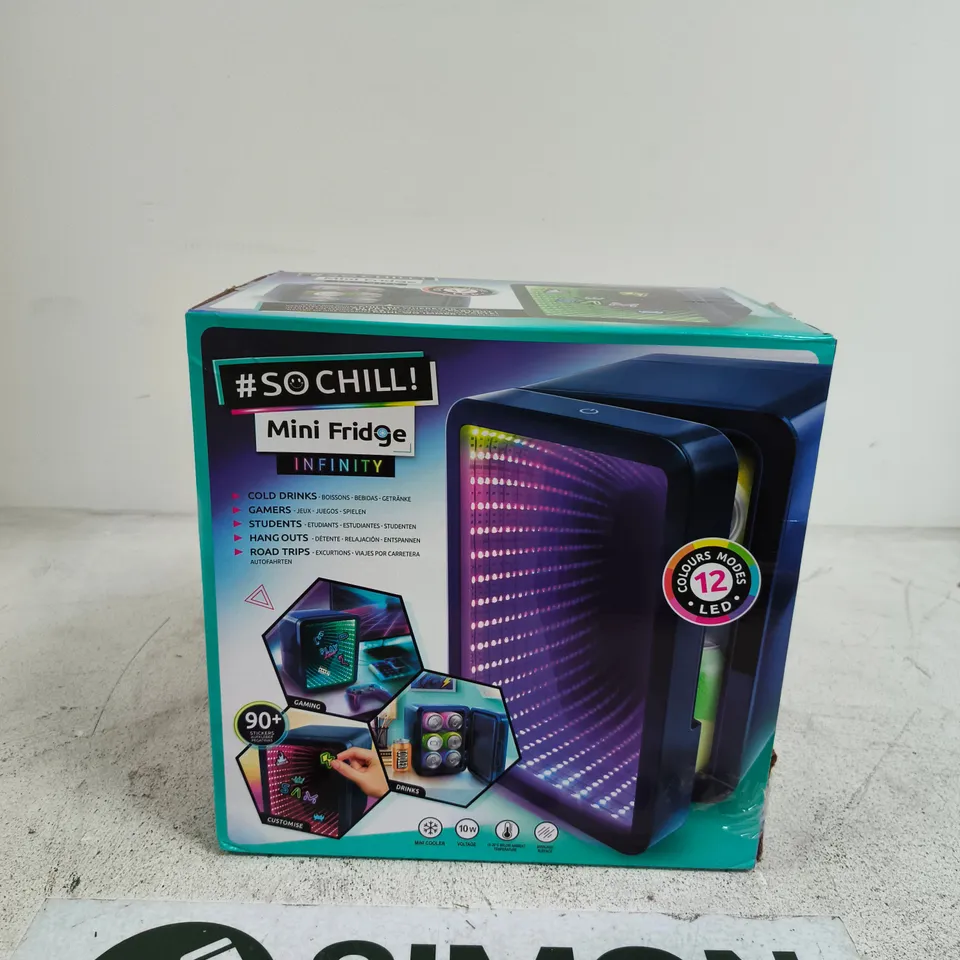 SOCHILL! MINI FRIDGE INFINITY – DESKTOP LED COLOUR-CHANGING MINI FRIDGE