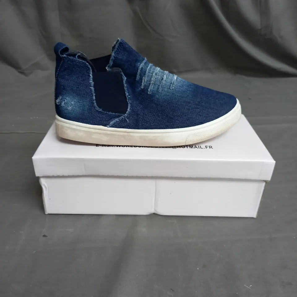 BOX OF 12 PAIRS OF WS SHOES SLIP ON SHOE IN BLUE DENIM - VARIOUS SIZES
