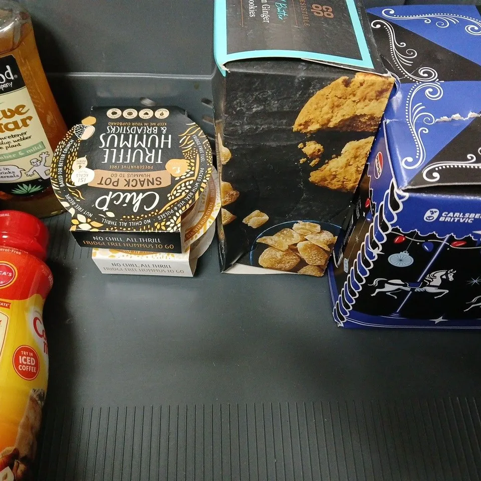 APPROXIMATELY 8 ASSORTED FOOD AND DRINK ITEMS TO INCLUDE HUEL, L'OR ESPRESSO, ETC