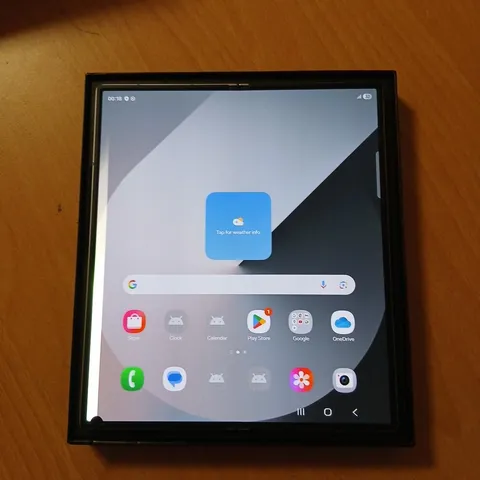 SAMSUNG GALAXY Z FOLD6 SMARTPHONE – BOXED