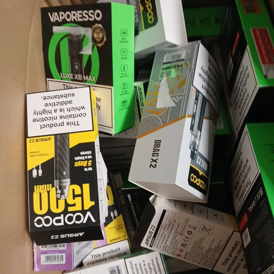 APPROXIMATELY 15 ASSORTED E-CIG PRODUCTS AND ACCESSORIES TO INCLUDE VOOPOO, VAPORESSO, ETC