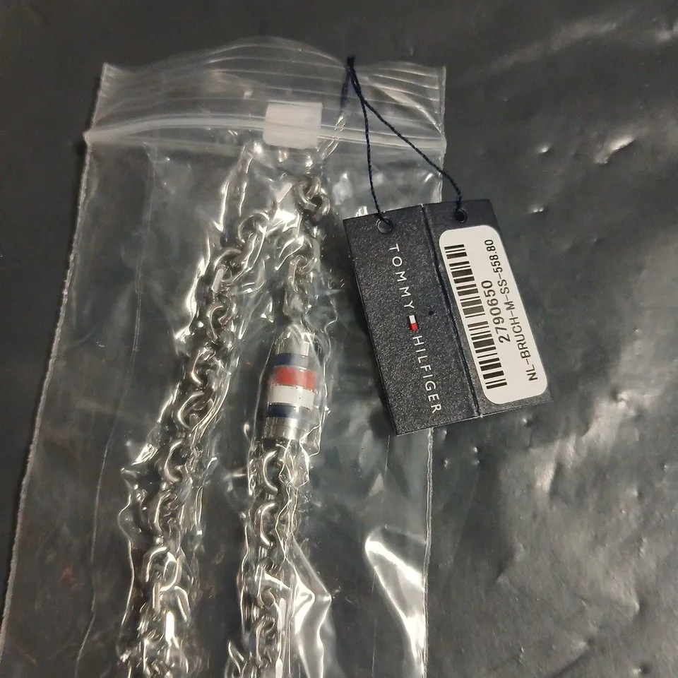 TOMMY HILFIGER NECKLACE IN ZIPPED CASE