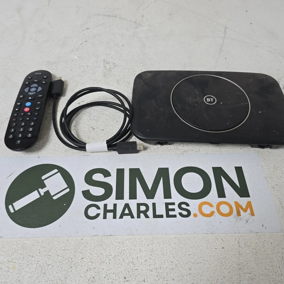 APPROXIMATELY 15 ASSORTED ELECTRICAL ITEMS TO INCLUDE BT WIFI HUB, REMOTE CONTROLS AND ASSORTED POWER CABLES