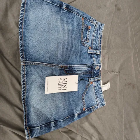 STRADIVARIUS DENIM MINI SKIRT – WOMEN'S, SIZE 36 (EU 36 / US 4) – BLUE