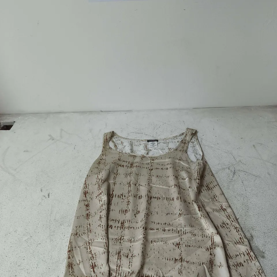 BOX OF APPROXIMATELY 25 ASSORTED CLOTHING ITEMS TO INCLUDE: KIM&CO VEST TOP