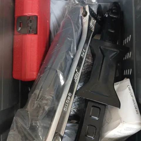 APPROXIMATELY 6 ASSORTED VEHICLE ACCESSORIES TO INCLUDE CAR JACK, CUP HOLDER, WRENCH ETC