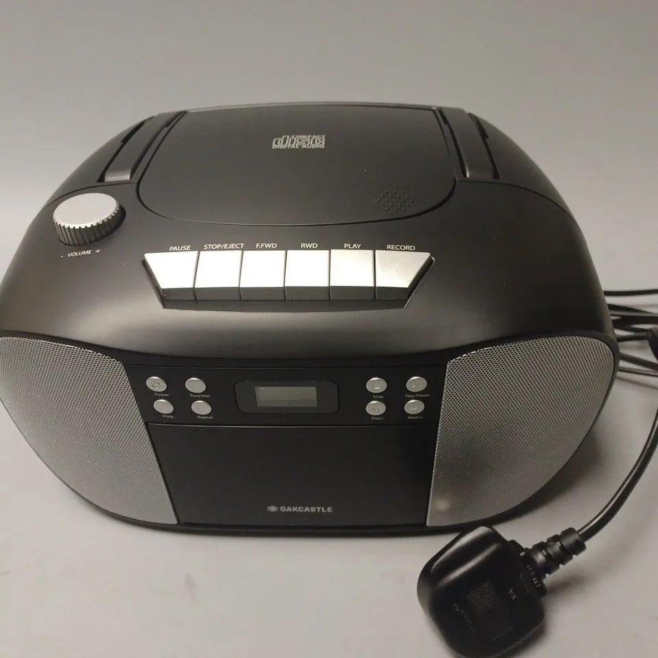 OAKCASTLE PORTABLE CD & CASSETTE PLAYER