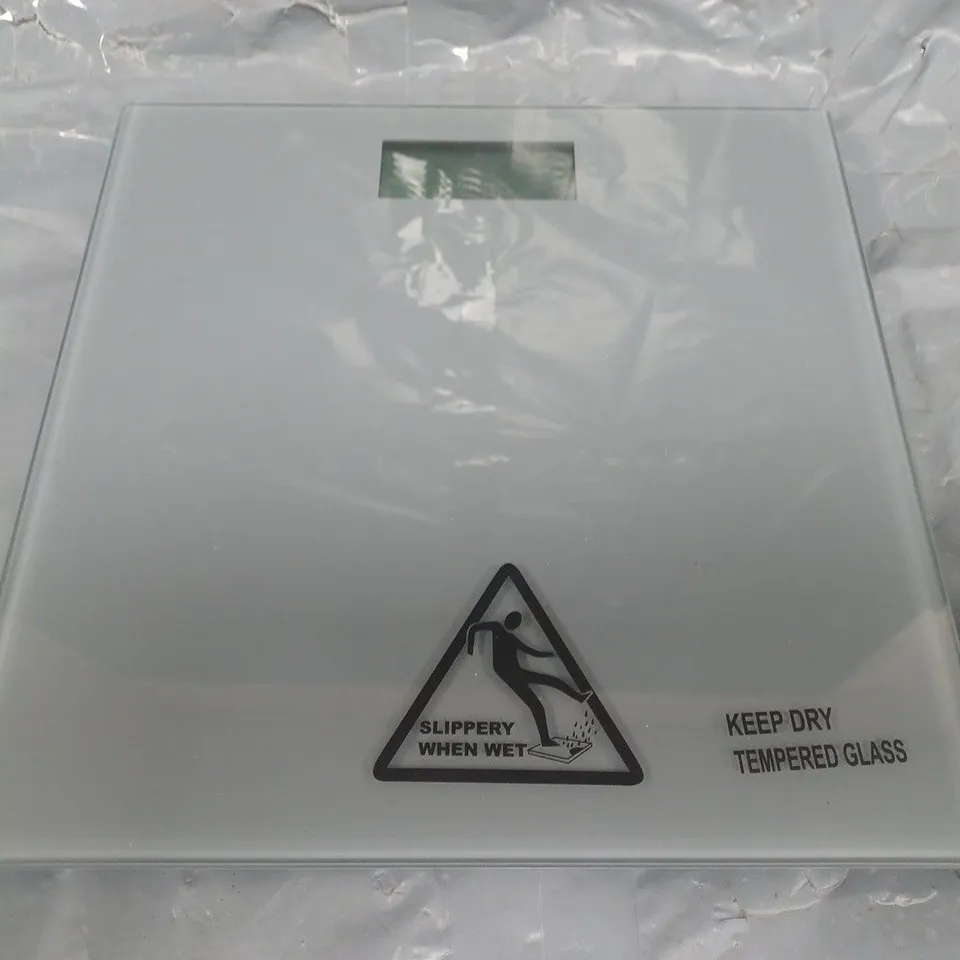 UNBRANDED TEMPERED GLASS DIGITAL BATHROOM SCALES IN GREY - COLLECTION ONLY