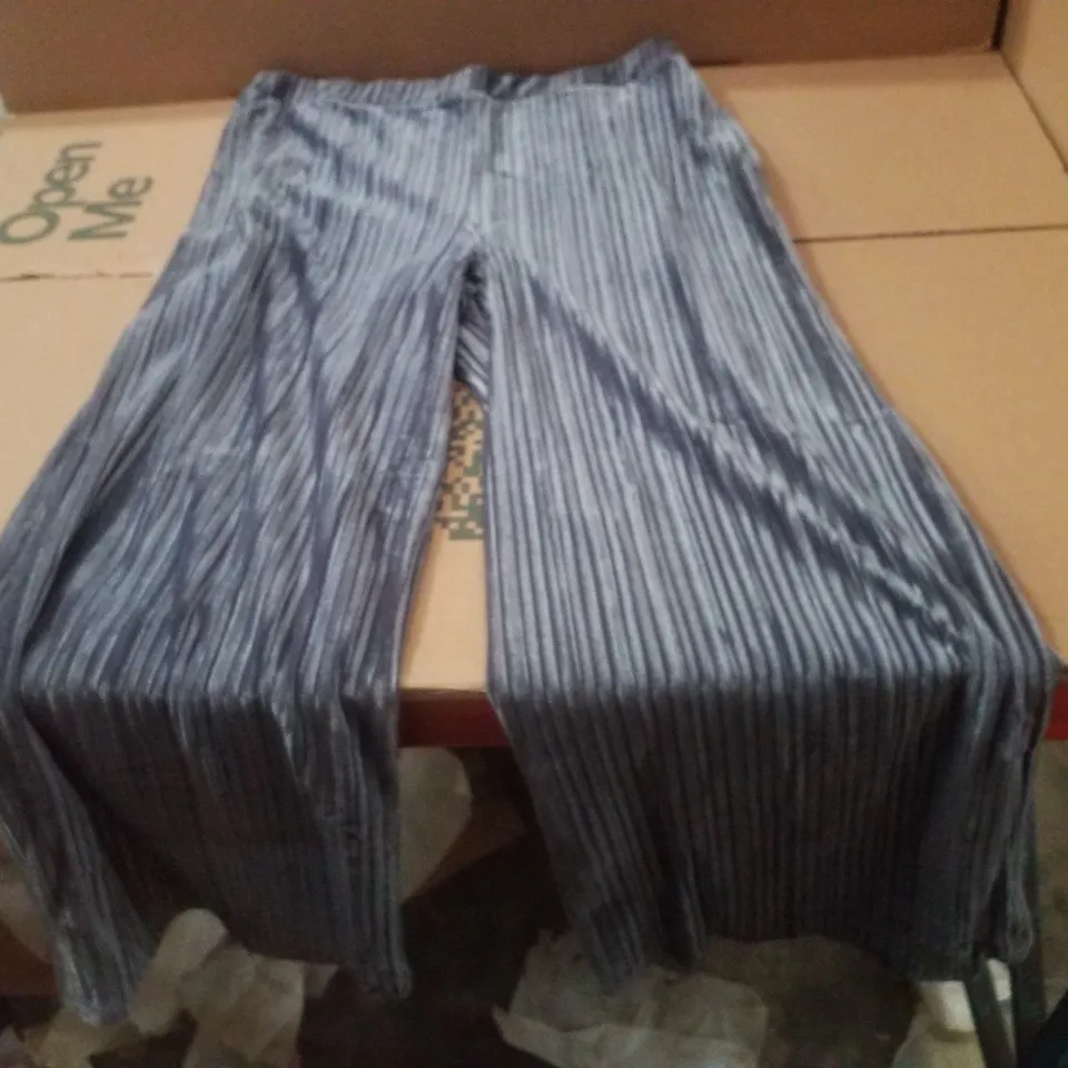 BOX CONTAINING APPROXIMATELY 10 BRAND NEW JD WILLIAMS GREY VELVET WIDE LEG TROUSERS - SIZE 16