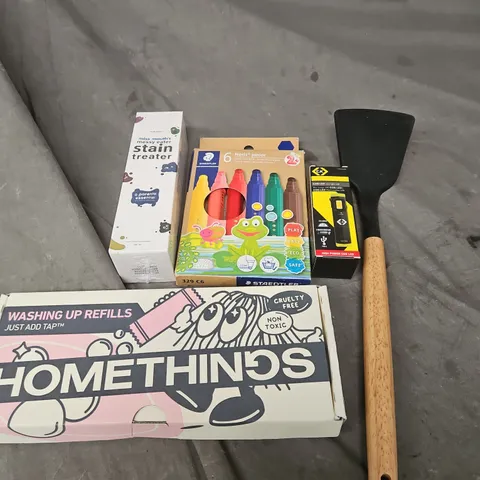 APPROXIMATELY 15 ASSORTED HOUSEHOLD ITEMS TO INCLUDE WASHING UP REFILLS, COB LED LIGHT, STAIN TREATER ETC 