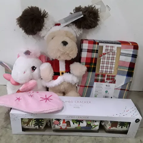BOX CONTAINING APPROXIMATELY 14 ASSORTED BRAND NEW CHRISTMAS PRODUCTS