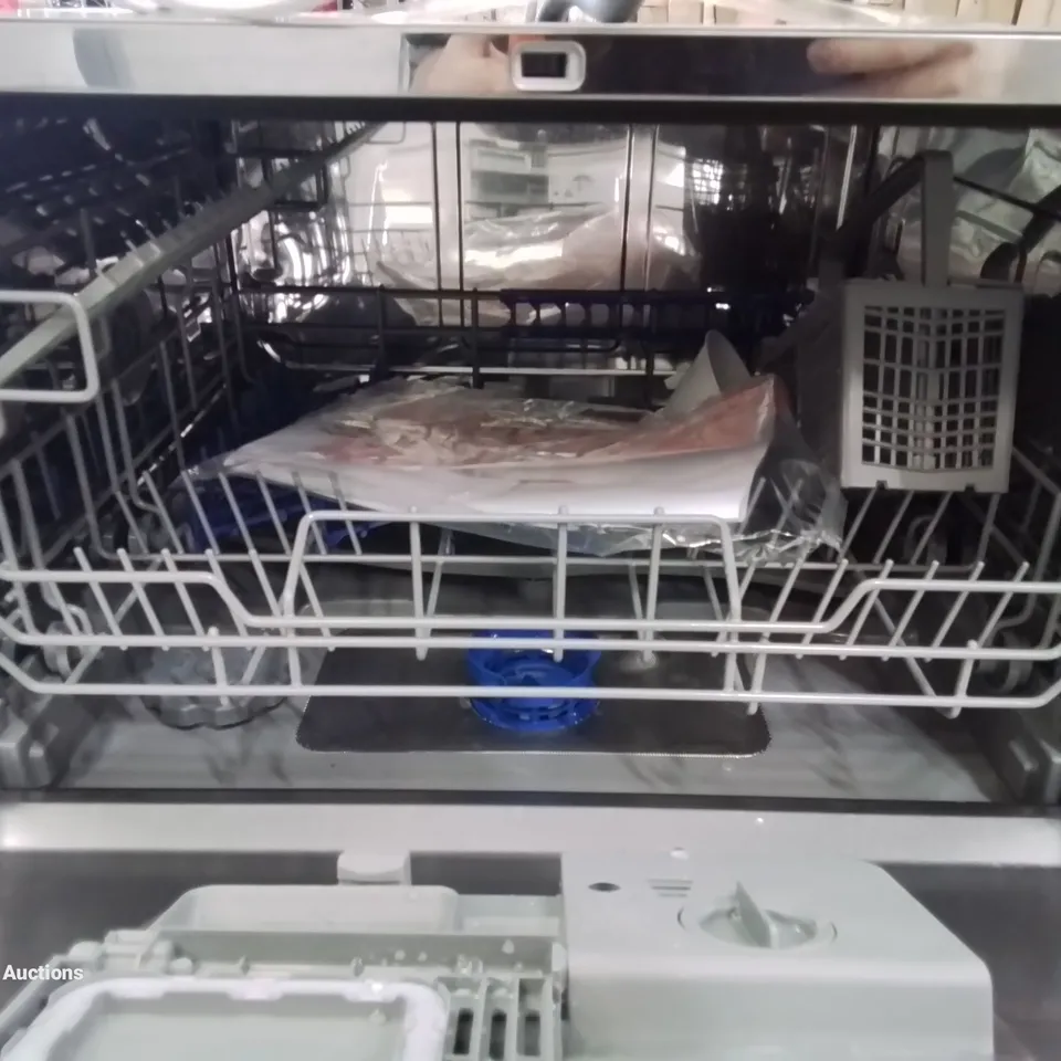 COMFEE FREESTANDING COMPACT DISHWASHER IN SILVER - (KWH-TD602E-S)