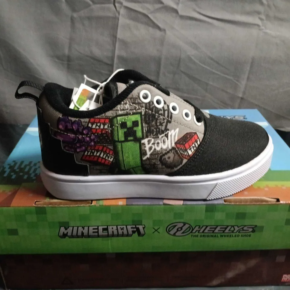 BOXED PAIR OF MINECRAFT X HEELYS KIDS TRAINERS – UK SIZE 11