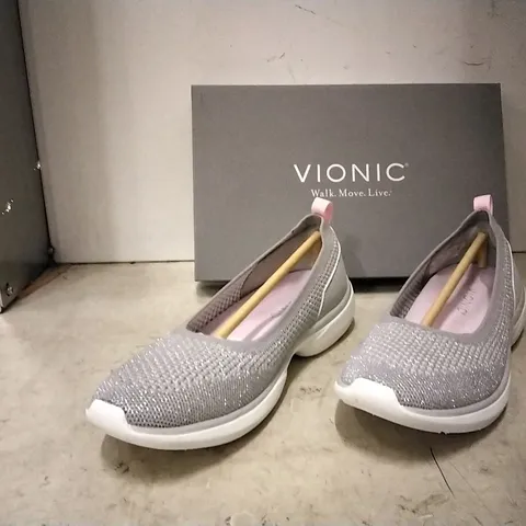 BOXED VIONIC BALLERINA, GREY , SIZE 4 , 3 PAIRS