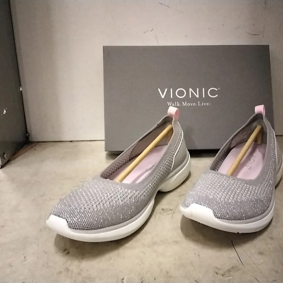 BOXED VIONIC BALLERINA,  GREY  , SIZE 4 , 3 PAIRS 