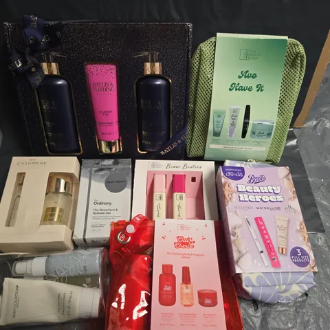 LOT OF 8 ASSORTED HEALTH AND BEAUTY ITEMS TO INCLUDE THE BEAUTY CROP, BOOTS AND NEXT