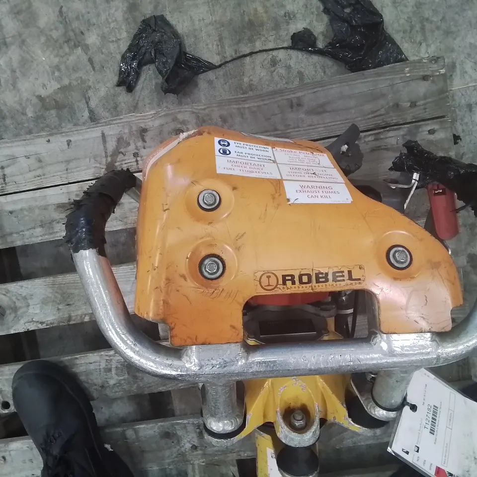 ROBEL 62.05 2 STROKE VERTICAL TAMPER - RAILWAY MAINTENANCE TOOL