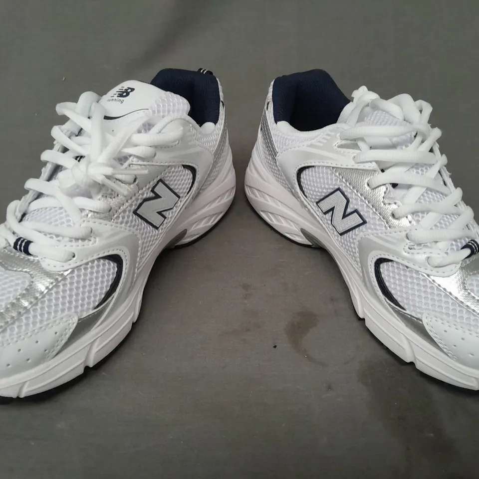 BOXED PAIR OF NEW BALANCE 530 TRAINERS IN WHITE/SILVER UK SIZE 6