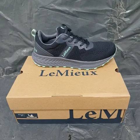 BOXED PAIR OF LEMIEUX TRAX LITE TRAINER DUSK UK 7