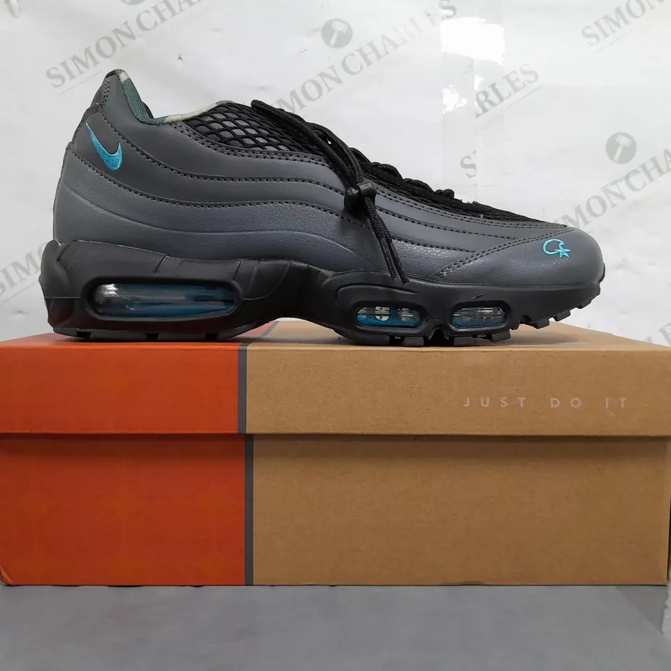 BOXED PAIR OF NIKE AIR MAX 95 TT SHOES IN BLACK/CAMO UK SIZE 9