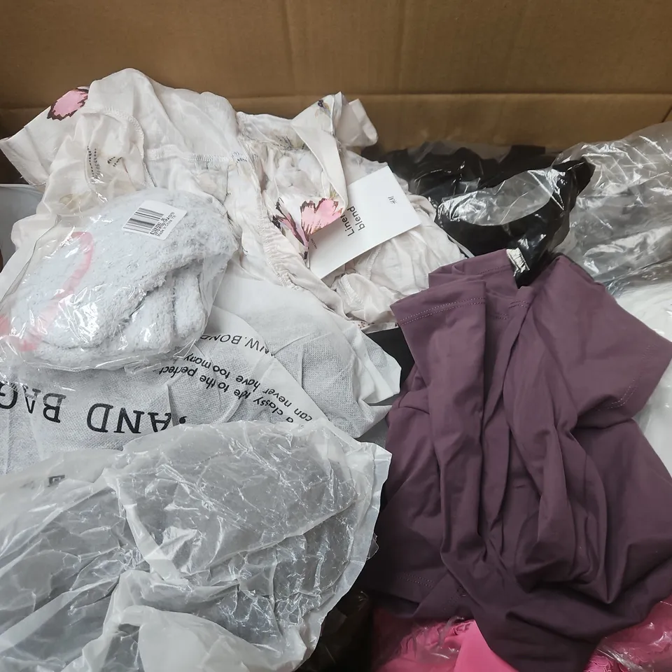 LARGE BOX OF APPROXIMATELY 25 ASSORTED CLOTHING ITEMS IN VARIOUS COLOURS, STYLES AND SIZES - COLLECTION ONLY