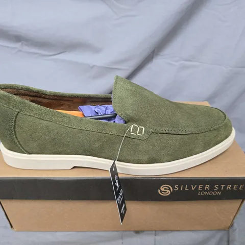 BOXED PAIR OF SILVER STREET LONDON SAN MAURO SHOES IN GREEN LEAF - SIZE 11