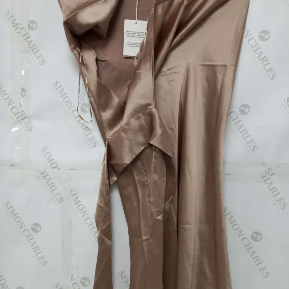 APPROXIMATELY 20 ASSORTED CLOTHING PRODUCTS IN VARIOUS STYLES & SIZES TO INCLUDE TROUSERS, DRESSES, JACKETS ETC	