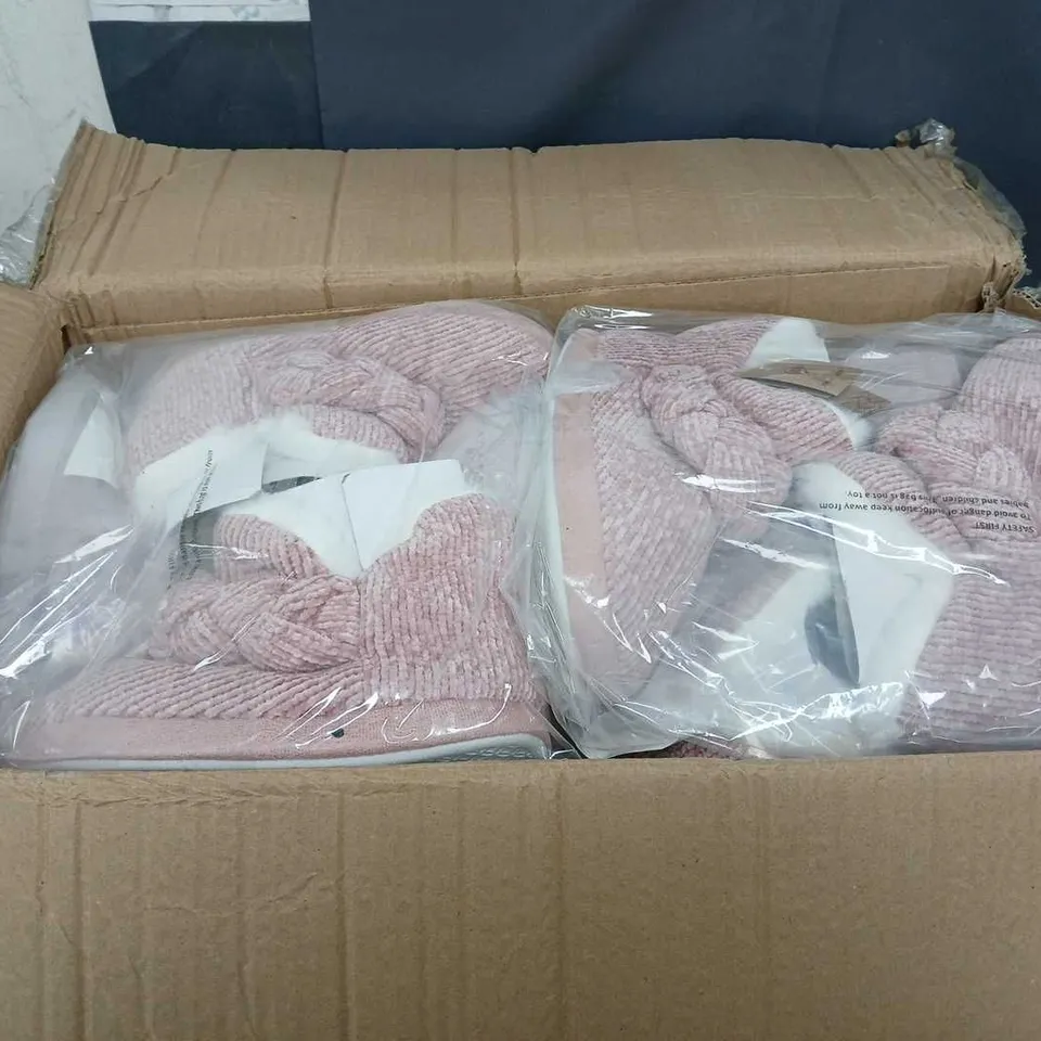 10 BAGGED DUNLOP PINK SLIPPER BOOTS - 3/36