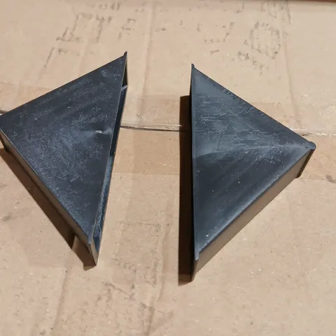 PALLET OF APPROXIMATELY 18000 EDGE PROTEC 11PLCCSM CLOSED CORNER EDGE PROTECTORS