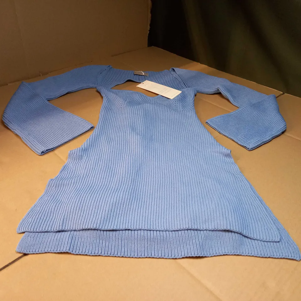 LAVAND BLUE KNITTED/SATIN BOW/BACK DETAILED FORM FITTING MINI DRESS/SHORT SET - MEDIUM 