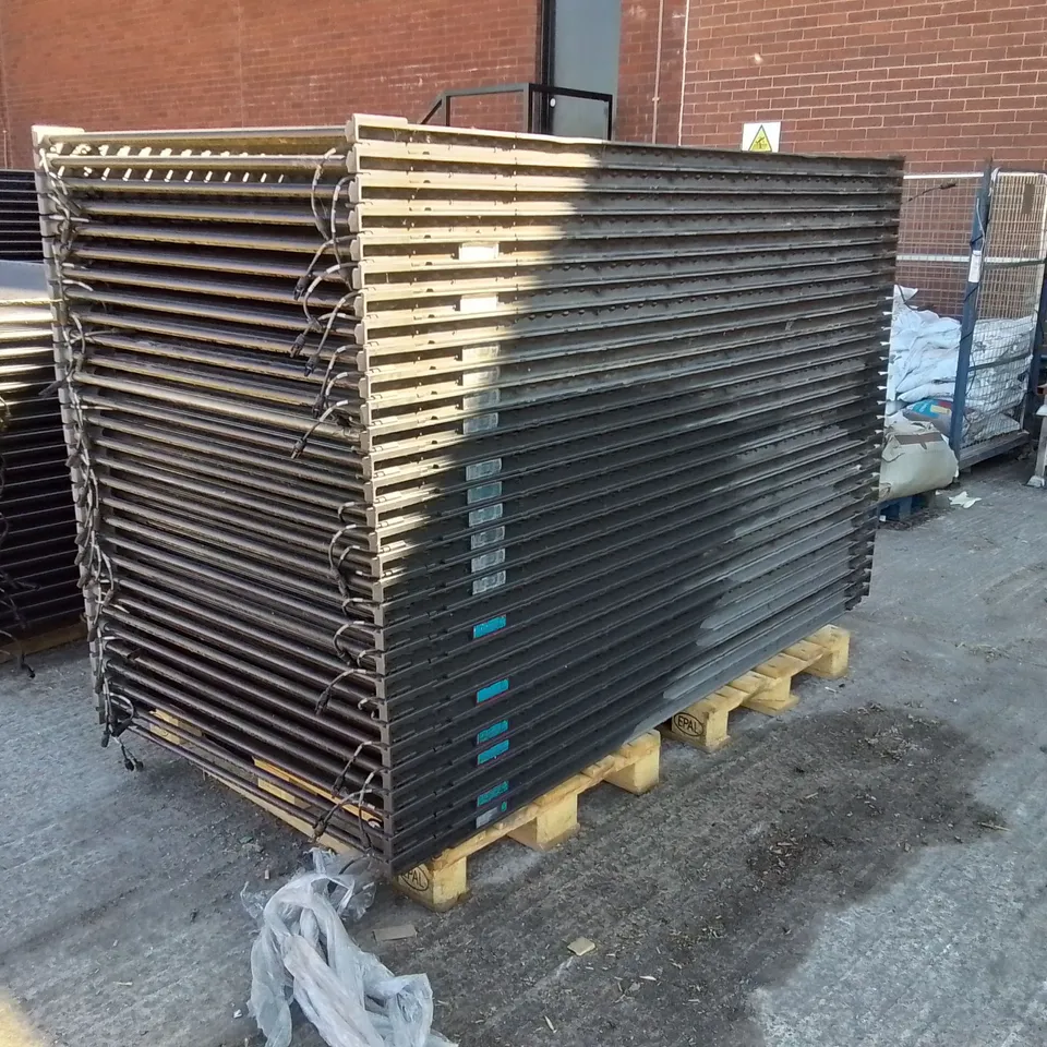 PALLET CONTAINING A LARGE QUANTITY OF UNTESTED SOLYNDRA 200W SOLAR PANELS