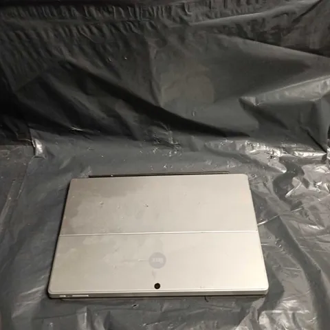  LINX INTEL SILVER LAPTOP WITH BLACK KEYBOARD; PORTABLE COMPUTER 